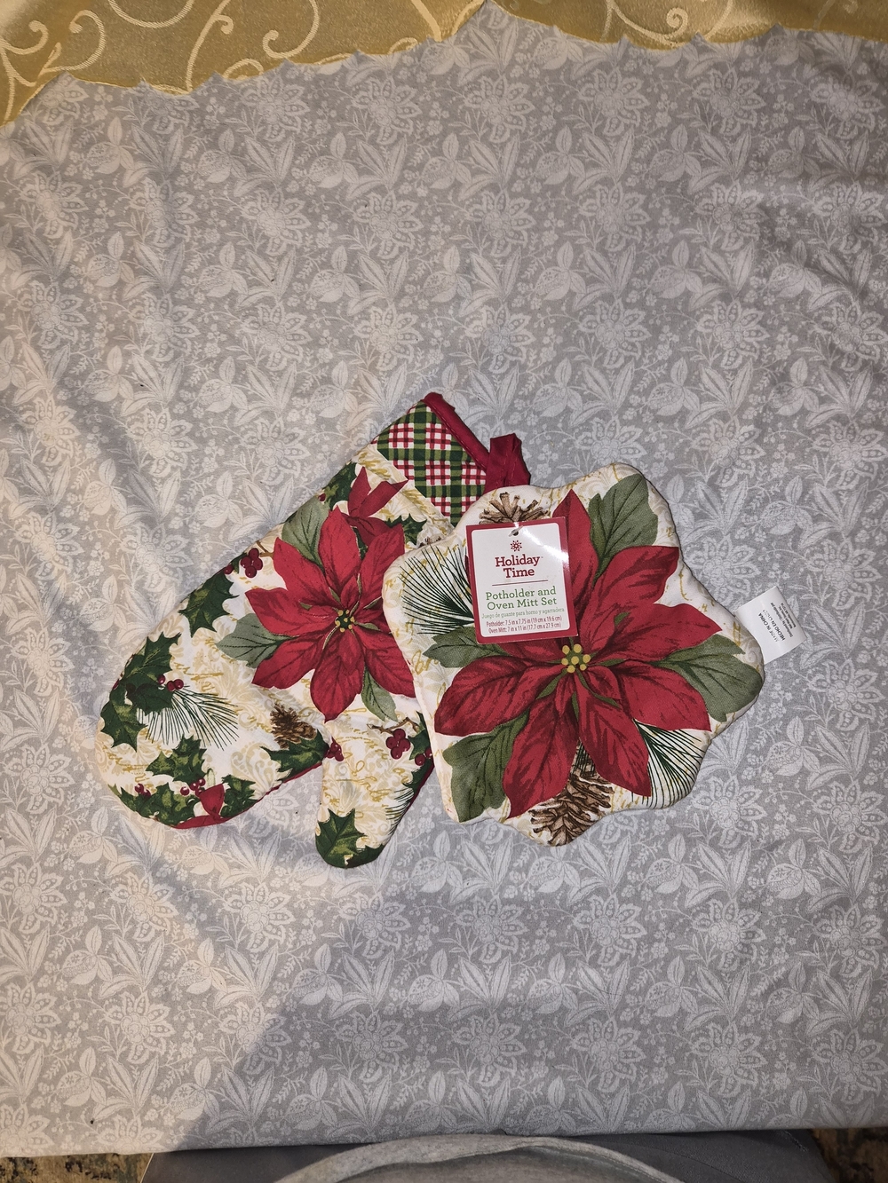 Holiday Time Red & Green Poinsettia Oven Mitt and Potholder Set